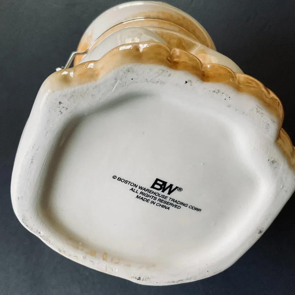 BOSTON WAREHOUSE Treat Container for Kitty EUC
